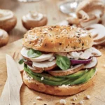 Bagel aux Champignons, avocat et fromage frais